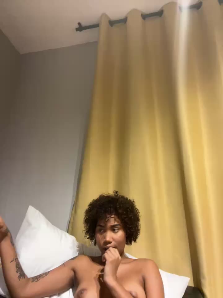 [20 Jul 01:13] Private Show – video modela na kameri Kassy_dreadlocks