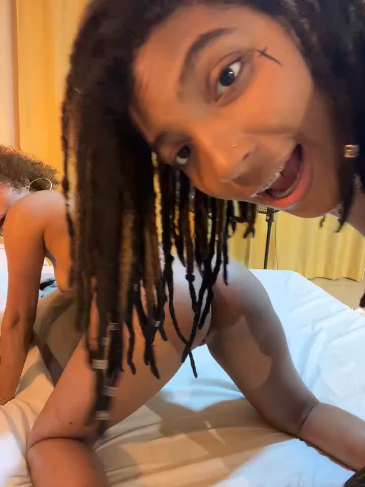 [13 Aug 22:51] Private Show – video modela na kameri Kassy_dreadlocks