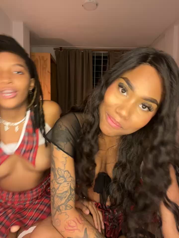 [28 Sep 23:50] Private Show – video modela na kameri Kassy_dreadlocks