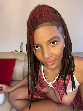 [27 Apr 16:57] Private Show – video modela na kameri Kassy_dreadlocks