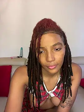 [27 Apr 17:25] Private Show – video modela na kameri Kassy_dreadlocks