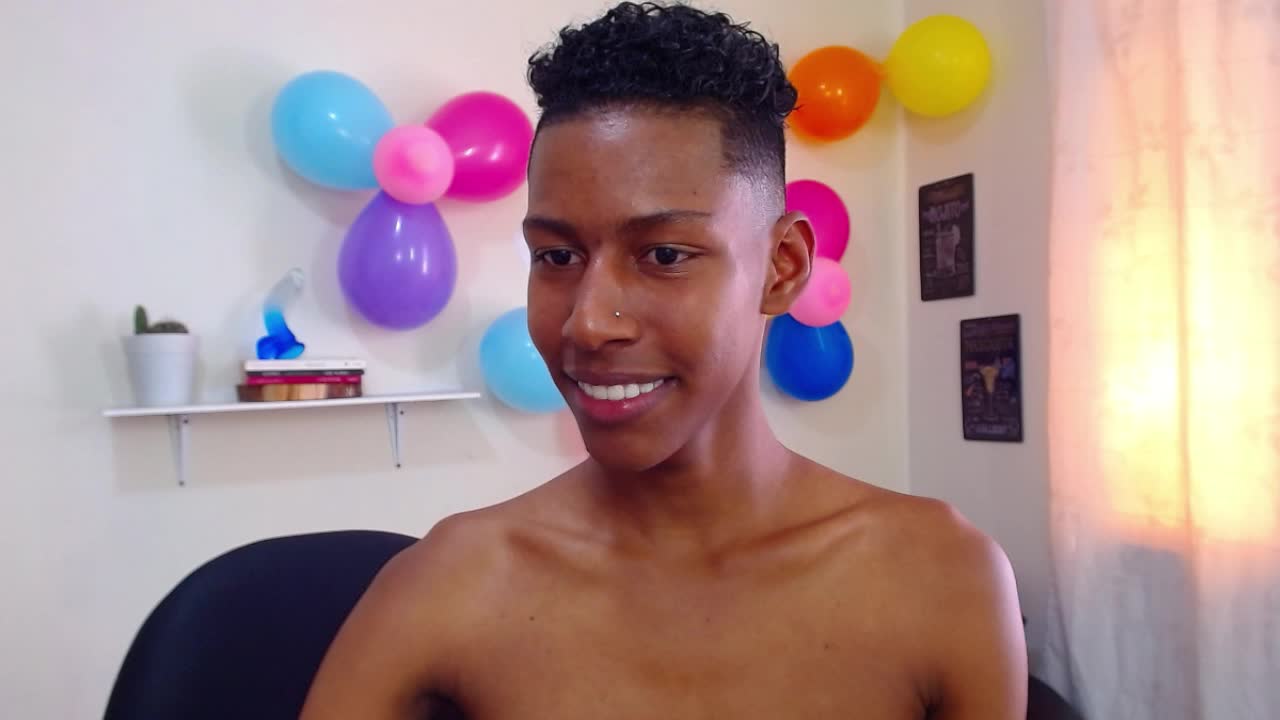 Naked and hard cock for my friends - video van maiki18_ cam-model