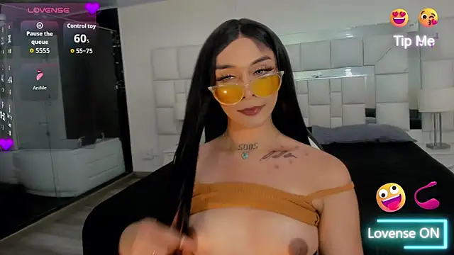 cum – видео вебкам-модели AdharaaMoon