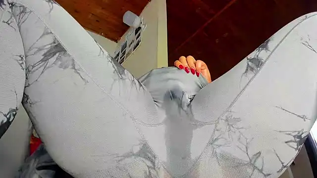 leggins humedos + masturbacion + squirt - scarlet_tommy 캠 모델의 동영상