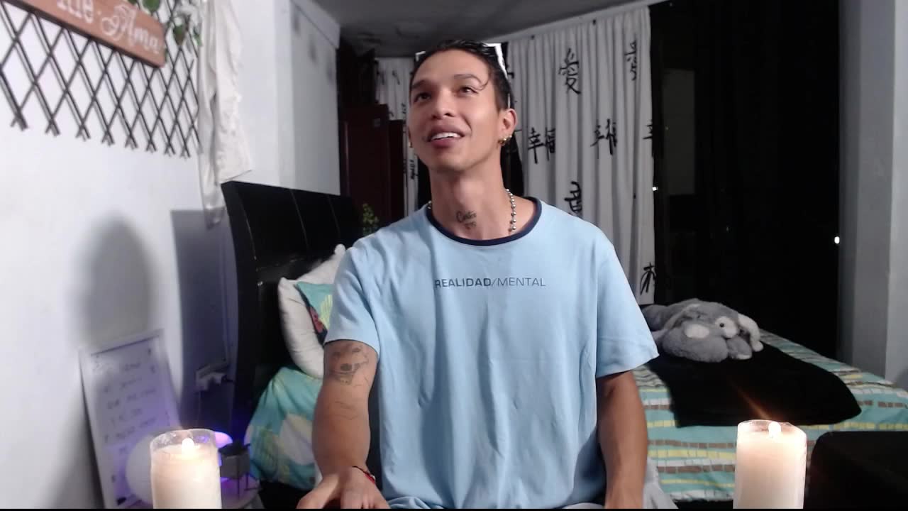 something that you will very rarely see, you won't believe it – video modela na kameri TommyGun_22