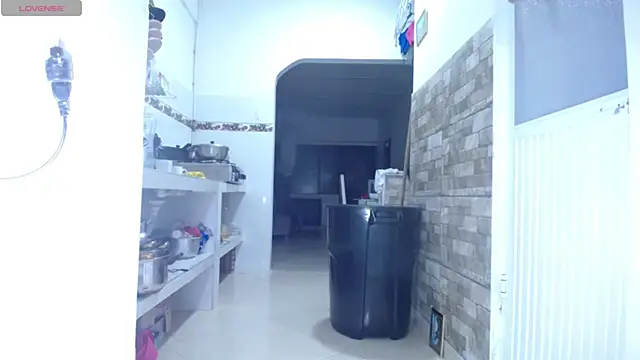 [13 Jun 21:07] Running is good for you - video by sofiamature01 cam model