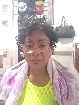 En cuatro ver culo y dedos - فيديو من Pupi-Lanegra موديل الكام