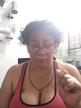 Masaje en tetas, chupar, en cuatro, dildo en perritos. Squirt en vaso. - Vídeo de Pupi-Lanegra, modelo de vídeos