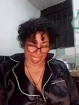 Espiando mi madrastra - video by Pupi-Lanegra cam model