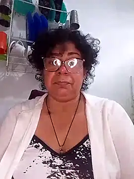 En cuatro, masturbar dedo, coño esplayado - video by Pupi-Lanegra cam model