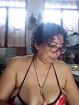 Mamar teta y ver coño - video by Pupi-Lanegra cam model