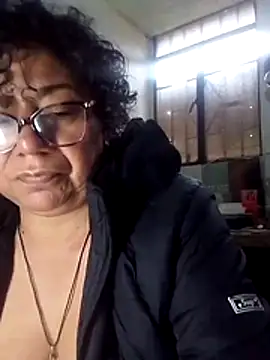 Ver culo, coño, masturbar con dedo - video by Pupi-Lanegra cam model