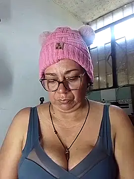 Desnuda, mamar teta, penetración - video by Pupi-Lanegra cam model