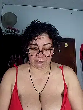 Caminar con el dildo metido - video by Pupi-Lanegra cam model
