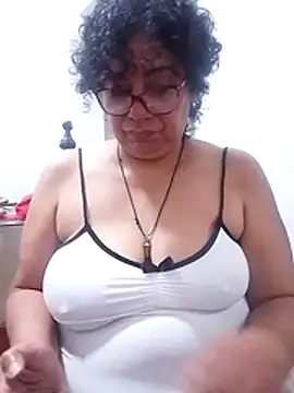 Ver culo, desnuda, ver coño esplayado, boca abierta - video by Pupi-Lanegra cam model