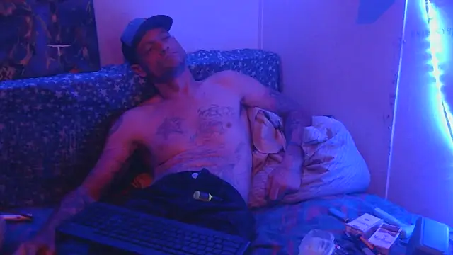 [30 Oct 22:33] Public Show - vidéo du modèle de showcams TheOneYouLove69