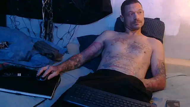 [20 Dec 18:44] Public Show - vidéo du modèle de showcams TheOneYouLove69