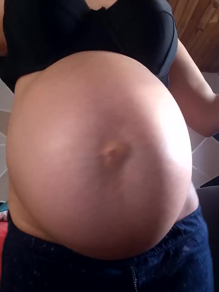 Big belly show - video by StephanieMarrien cam model