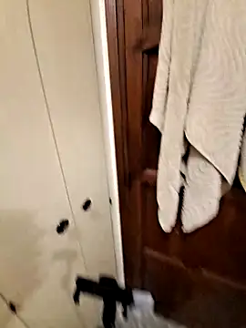 [14 Apr 00:32] Private Show con mucha saliva - video by Escondido52 cam model