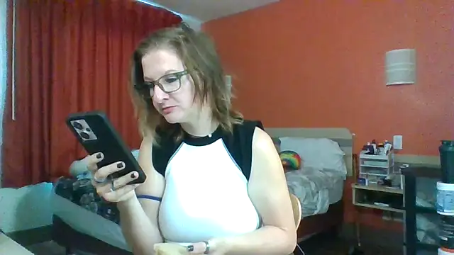 [5 Sep 12:56] Public Show: People that like to see women eat, any advice? This is my first time - video by Feralfealty cam model