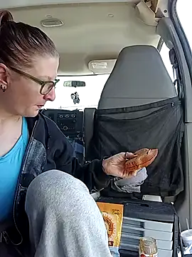 [1 Oct 12:14] Public Show: Who wants to feed me enough protein to become a muscle mommy? - video by Feralfealty cam model