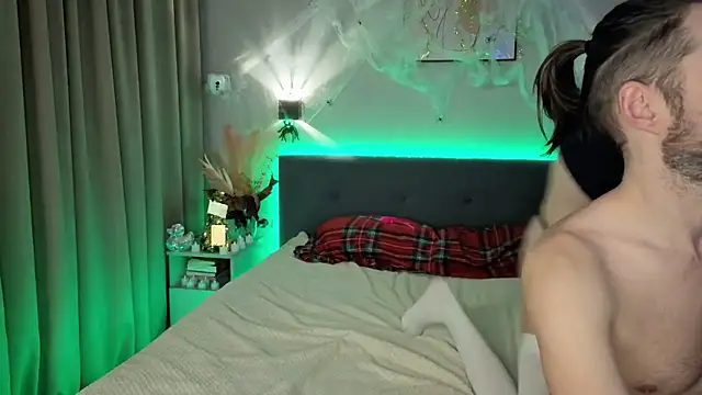 Spanking - video by VerhinizCouple cam model