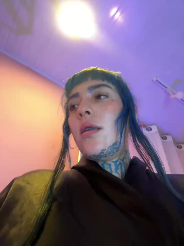 PVT Way to the shower, play domi - vidéo du modèle de showcams luxifer_666_