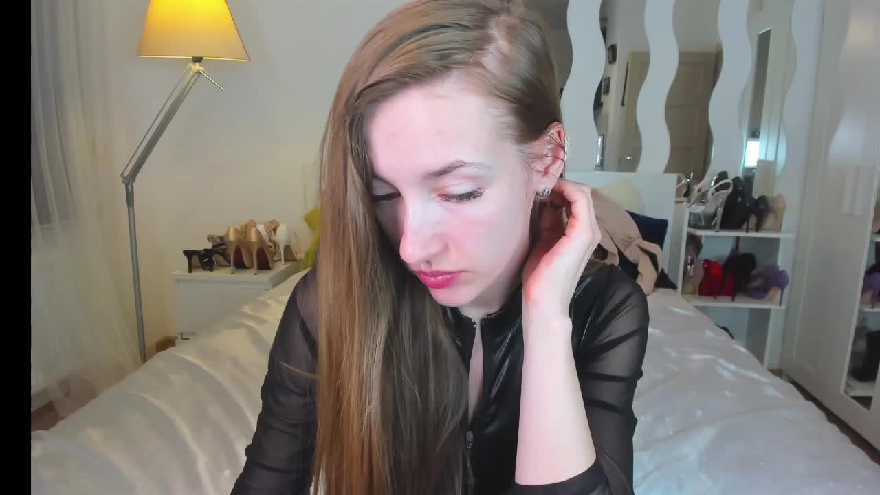 changing outfits - KateRedgar adlı kamera modelinin videosu