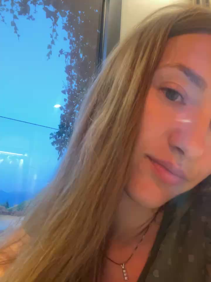 feet show/flat sandals - KateRedgar adlı kamera modelinin videosu