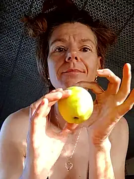 [27 Jun 19:20] Public Show - video by kellyterapy cam model