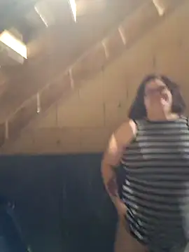 Naked in public outside! – video od webkamerové modelky mcv131985