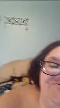 Sucking cock while playing with my pussy – video od webkamerové modelky mcv131985