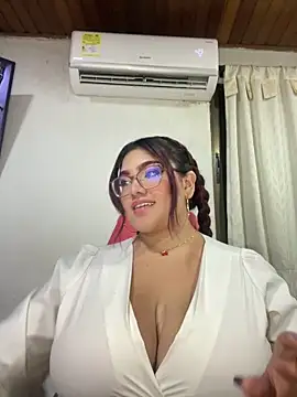 Demin show ♥ - video by KathyGonzalez cam model