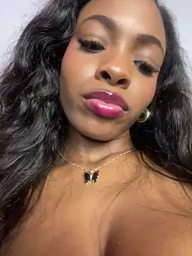 wet your face with all the rain that will fall - vidéo du modèle de showcams adaraSmiith