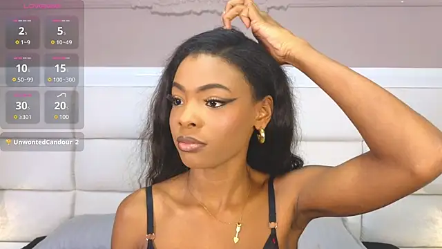 A little hot 😈 - vidéo du modèle de showcams adaraSmiith