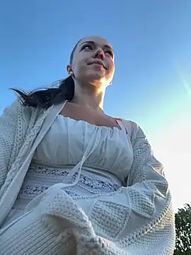 OUTDOOR 🍀 showing pussy + boobs - відео від вебкаммоделі Vanesskaa