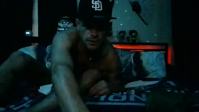 [13 Aug 06:44] Public Show - video di CloudyHungSoCal modella di cam