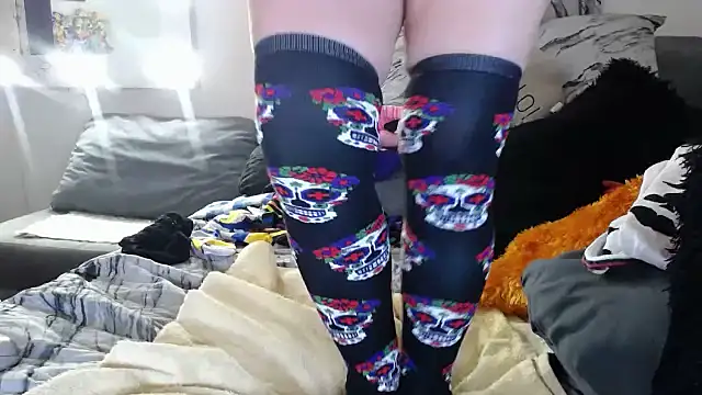 Luciendo mis medias 😝– Sweeetness_Milf kameramodell videója