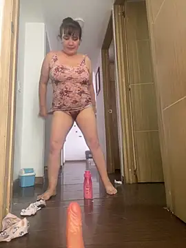 Jugando con los pies – video od webkamerové modelky Sweeetness_Milf