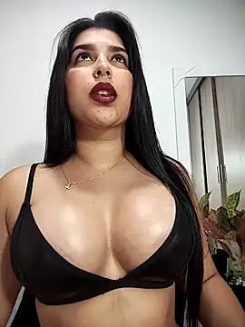 DOGGY HOT - فيديو من NiaSoler موديل الكام