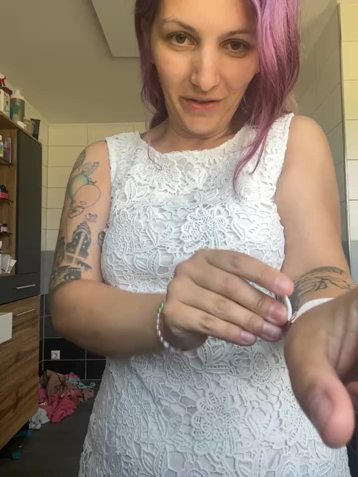 Private Show - angezogen duschen und Orgasmus