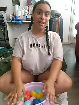 EGG HUNT RULES - video oleh model kamera cinnaminnie