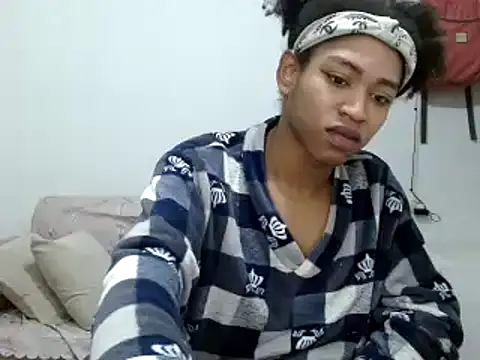 Finger on my ass 🍑 - video by miriam775 cam model