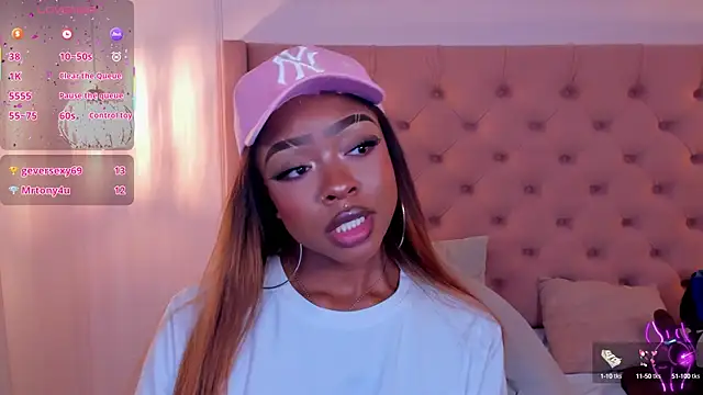 Hot, hot 🔥😈 - video by mia_schwarz cam model