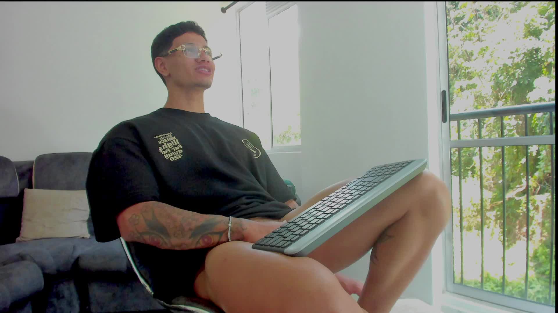 show biceps and armpits - davis_alx1 캠 모델의 동영상