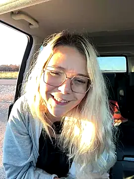 Anal et vaginal dans la voiture au bord de route