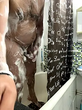 [22 Sep 17:56] Public Show－カメラキャ  ストのKevinbiglongの動画