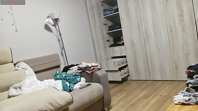 Дефиле - MilaaMilaa adlı kamera modelinin videosu