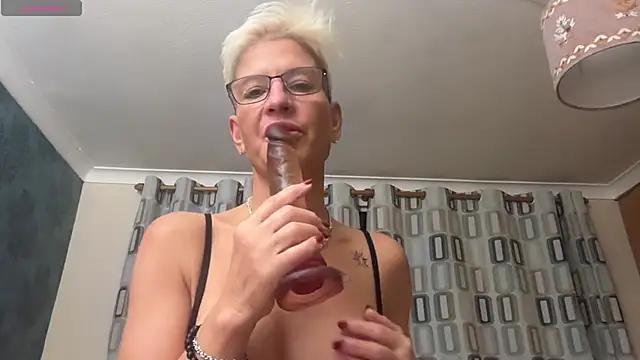 Deep Throat and Anal－カメラキャストのJennyHazel1の動画