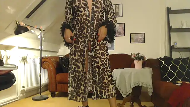 oily leopard - video by GinaBlonde cam model